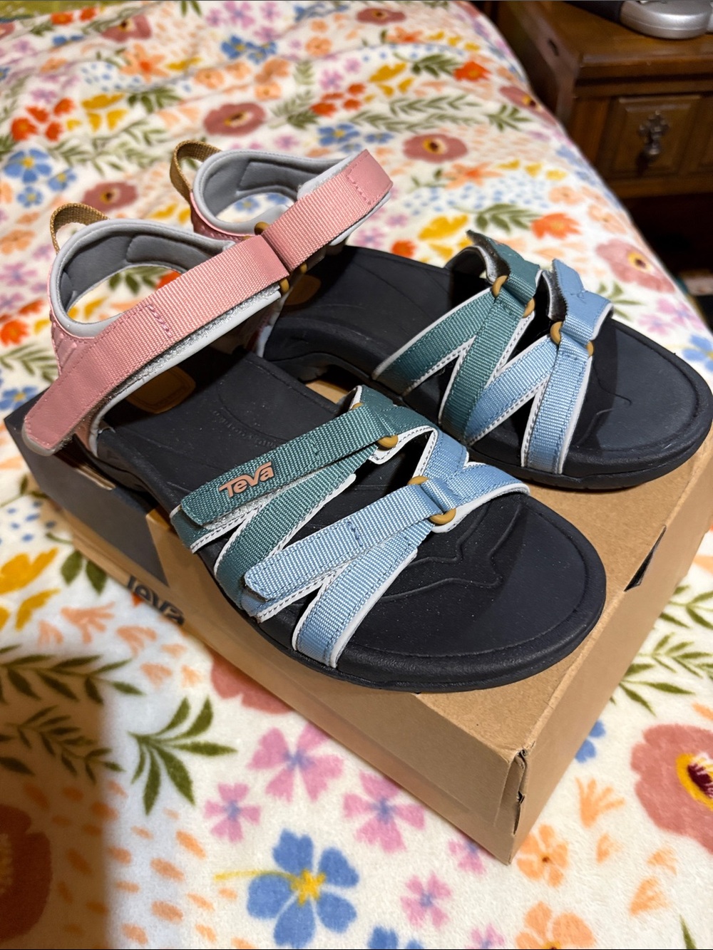 Teva women’s Tirra Sport in Light Earth Multi. Size 7